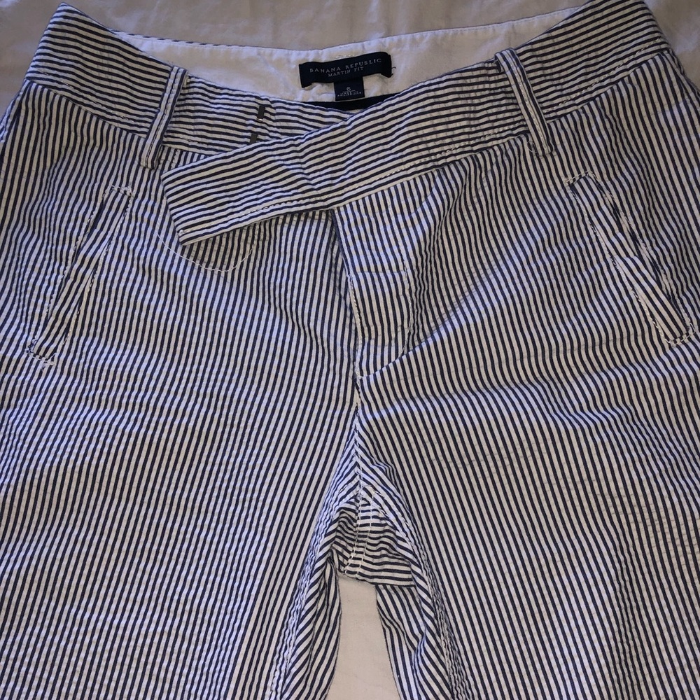 Banana Republic Slacks Martin Fit size 6 seersucker